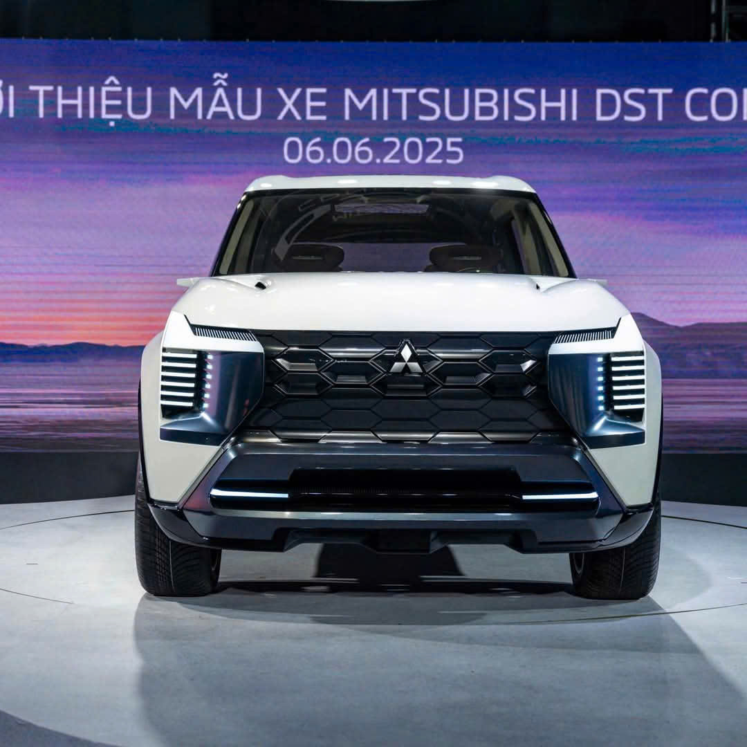 z6678044497598 1a8b9d95337f8ef1048bf4293422234d Khám phá SUV 7 Chỗ Mitsubishi DST Concept vừa được giới thiệu tại Việt Nam 6-6-2025