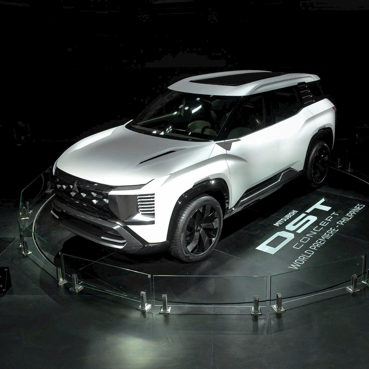 z6678044552137 72212cbed1be06420e610f55f6fd2953 Khám phá SUV 7 Chỗ Mitsubishi DST Concept vừa được giới thiệu tại Việt Nam 6-6-2025
